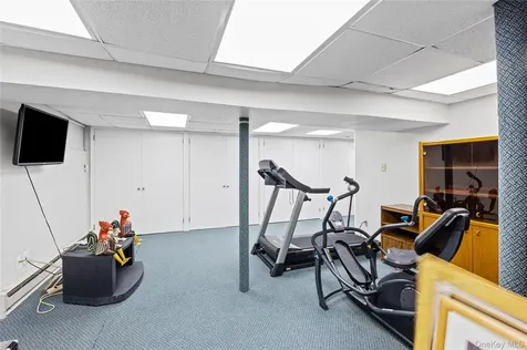 25 Gerald Lane Old Bethpage NY 11804