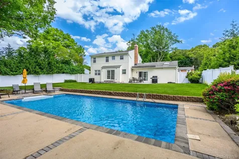 25 Gerald Lane Old Bethpage NY 11804