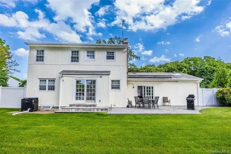 25 Gerald Lane Old Bethpage NY 11804