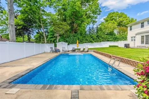 25 Gerald Lane Old Bethpage NY 11804