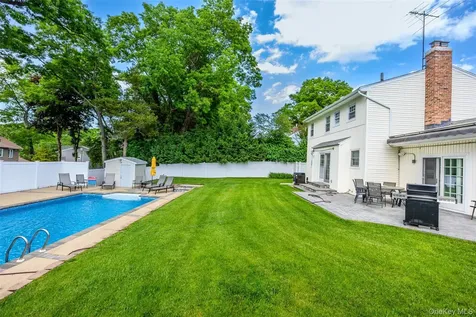 25 Gerald Lane Old Bethpage NY 11804