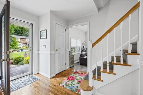 25 Gerald Lane Old Bethpage NY 11804