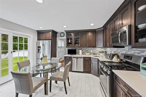 25 Gerald Lane Old Bethpage NY 11804
