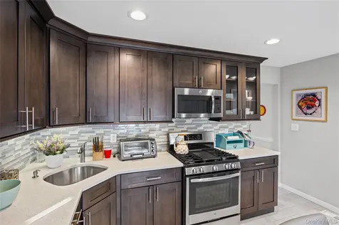 25 Gerald Lane Old Bethpage NY 11804