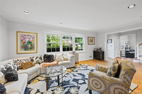 25 Gerald Lane Old Bethpage NY 11804