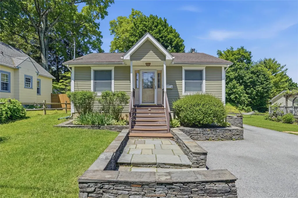 24 S Parsonage Street Rhinebeck NY 12572