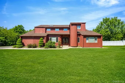 6 Sachem Court Farmingville NY 11738