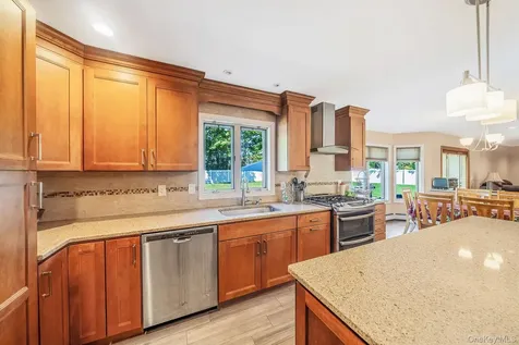 6 Sachem Court Farmingville NY 11738