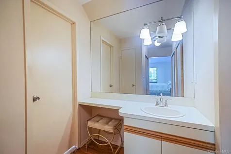 6 Sachem Court Farmingville NY 11738