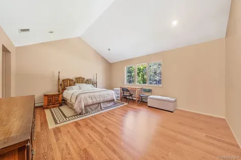 6 Sachem Court Farmingville NY 11738