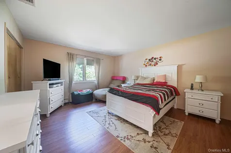 6 Sachem Court Farmingville NY 11738