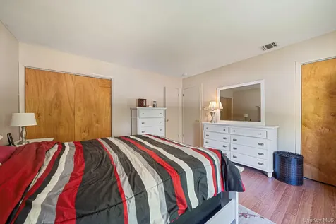 6 Sachem Court Farmingville NY 11738