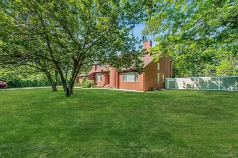 6 Sachem Court Farmingville NY 11738