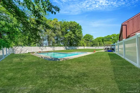 6 Sachem Court Farmingville NY 11738