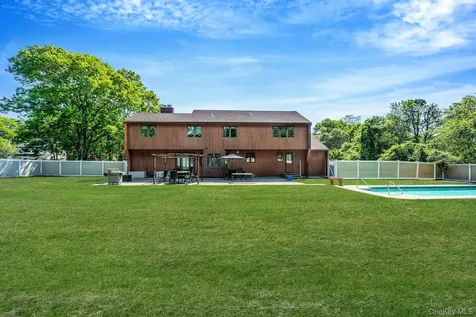 6 Sachem Court Farmingville NY 11738