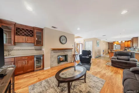 6 Sachem Court Farmingville NY 11738