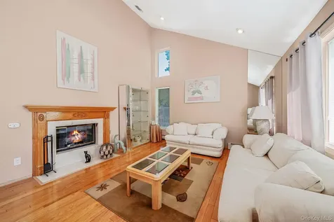 6 Sachem Court Farmingville NY 11738