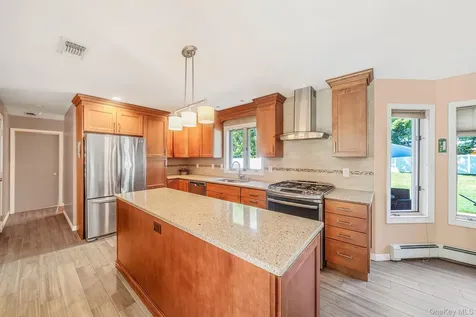 6 Sachem Court Farmingville NY 11738