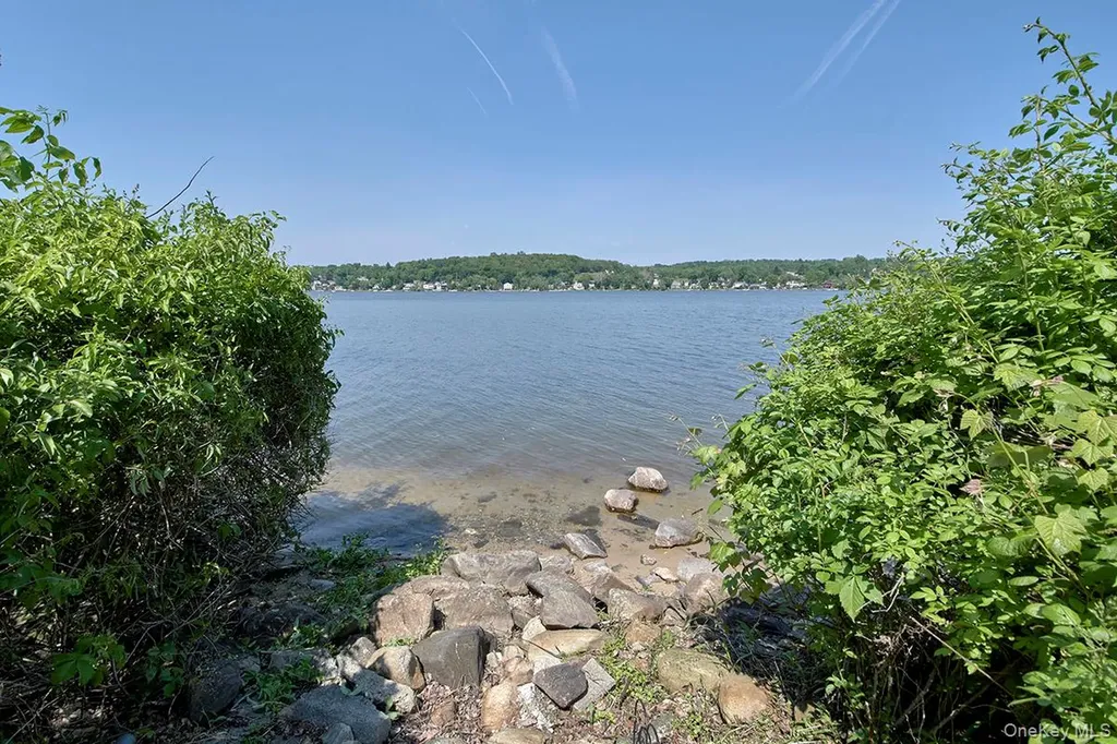 34 Lakeside Drive North Salem NY 10560