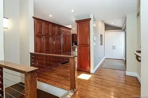32 Randy Lane Plainview NY 11803