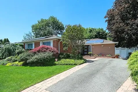 32 Randy Lane Plainview NY 11803