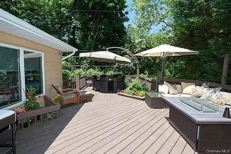 32 Randy Lane Plainview NY 11803