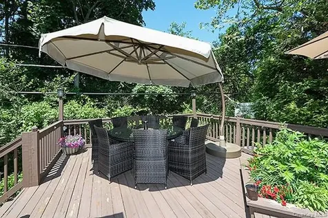 32 Randy Lane Plainview NY 11803