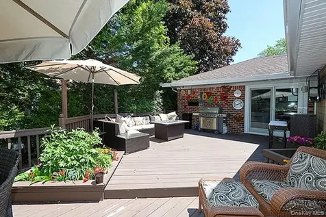 32 Randy Lane Plainview NY 11803