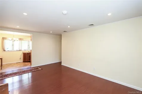 12 Ronan Road Glen Cove NY 11542