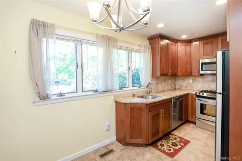 12 Ronan Road Glen Cove NY 11542