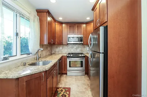 12 Ronan Road Glen Cove NY 11542