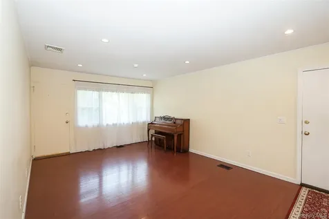 12 Ronan Road Glen Cove NY 11542