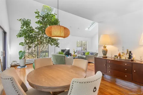 37 Blue Jay Way East Hampton NY 11937