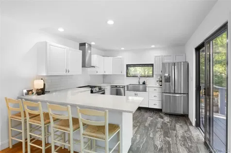 37 Blue Jay Way East Hampton NY 11937