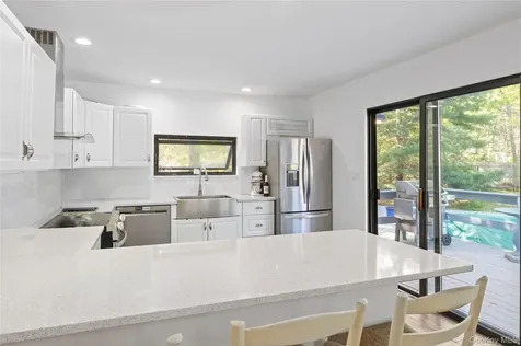 37 Blue Jay Way East Hampton NY 11937
