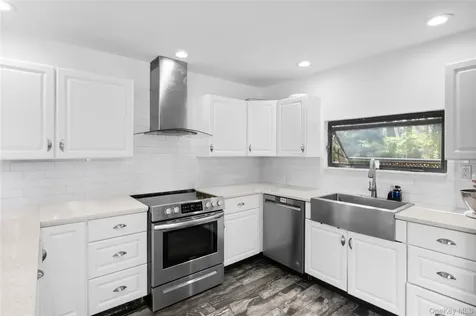 37 Blue Jay Way East Hampton NY 11937