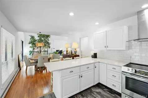 37 Blue Jay Way East Hampton NY 11937