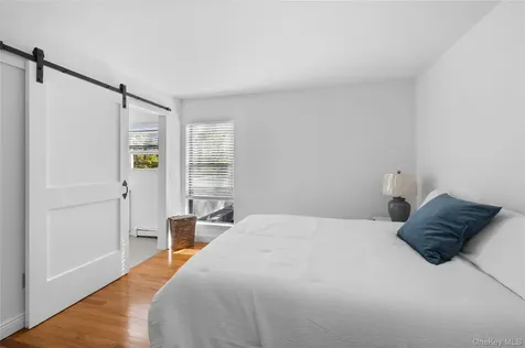 37 Blue Jay Way East Hampton NY 11937