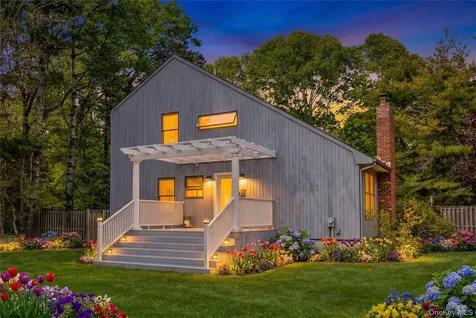 37 Blue Jay Way East Hampton NY 11937