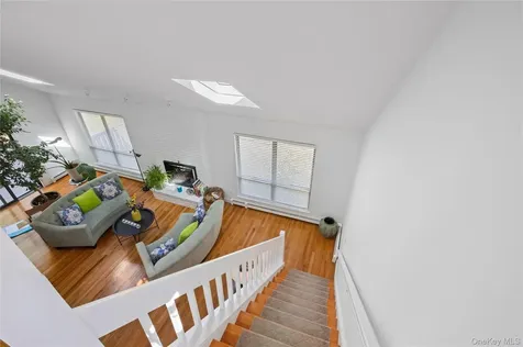 37 Blue Jay Way East Hampton NY 11937