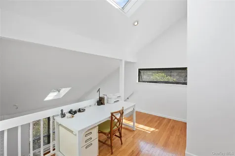 37 Blue Jay Way East Hampton NY 11937