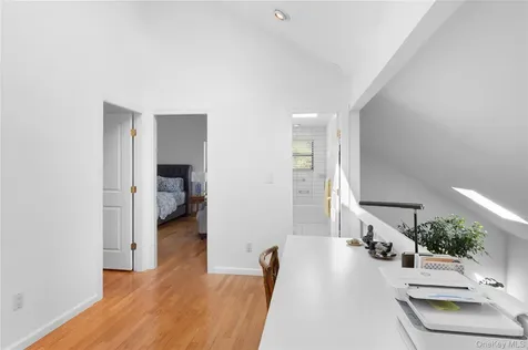 37 Blue Jay Way East Hampton NY 11937