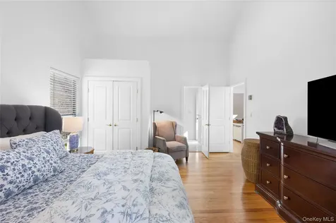 37 Blue Jay Way East Hampton NY 11937
