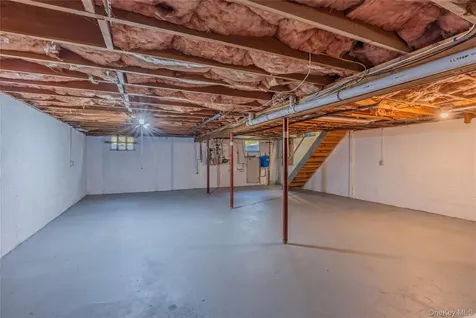 37 Blue Jay Way East Hampton NY 11937