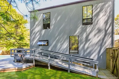 37 Blue Jay Way East Hampton NY 11937