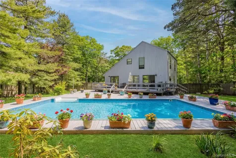 37 Blue Jay Way East Hampton NY 11937