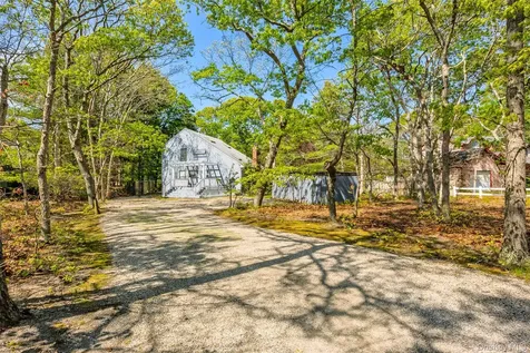 37 Blue Jay Way East Hampton NY 11937