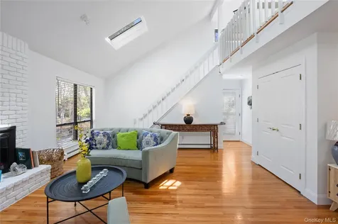 37 Blue Jay Way East Hampton NY 11937