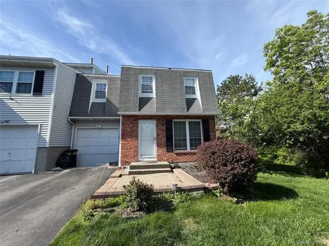 23 Hawthorn Court Fishkill NY 12524