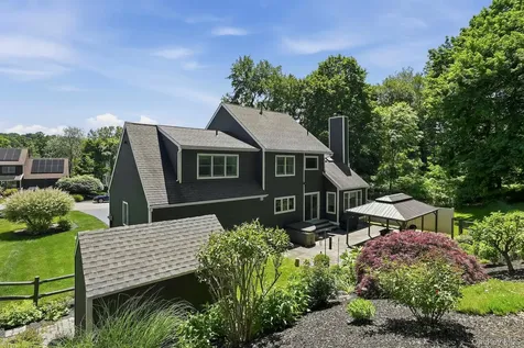 31 Ridge Road Cortlandt Manor NY 10567